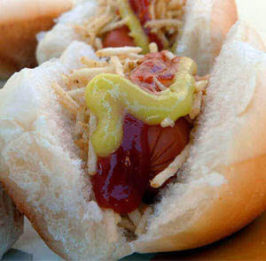 Mini hot dog para festa