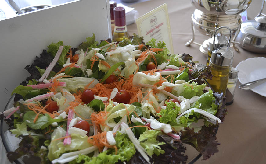 Mesa de salada do buffet de crepe para festa