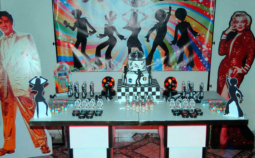 Mesa de bolo festa retrô infantil