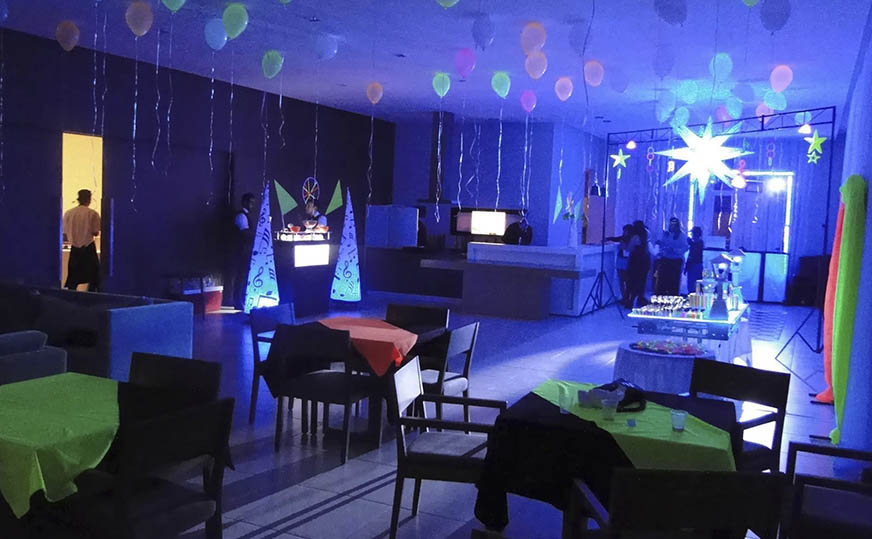 Bexigas neon com gás hélio para decoração