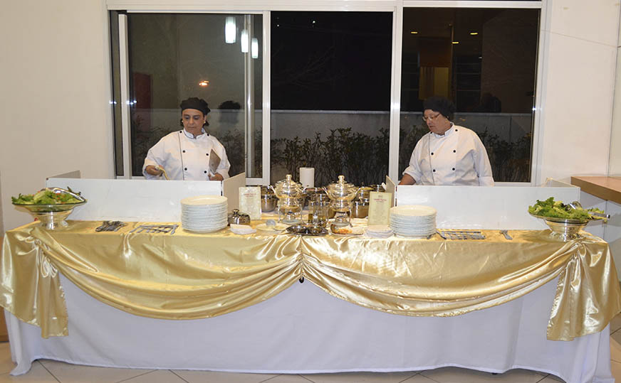 Crepeiros preparando crepes para casamento