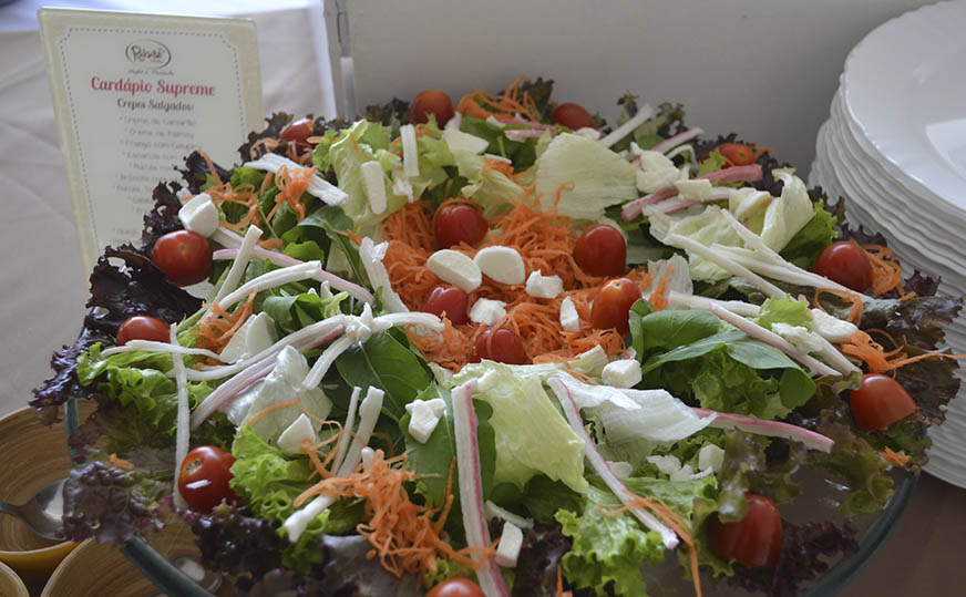 Salada do buffet de crepe para casamento