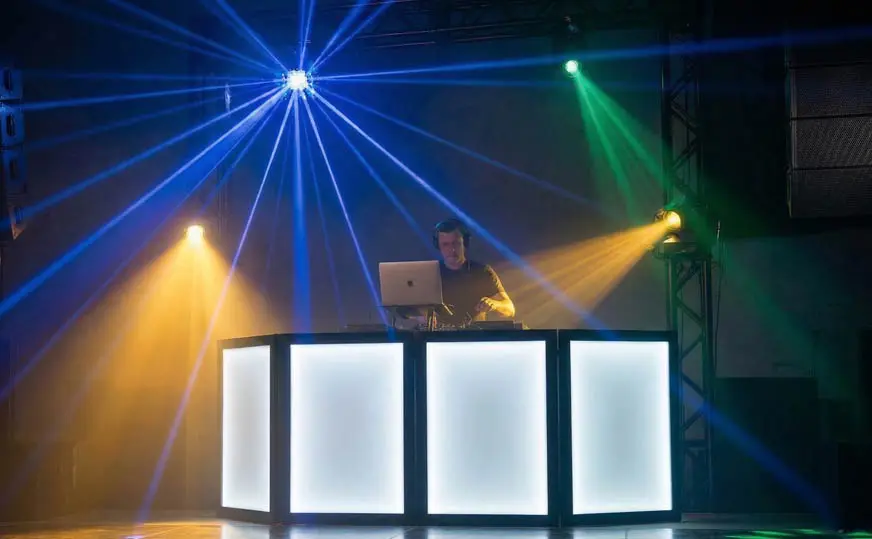 Estrutura Box Truss e Iluminação para casamento