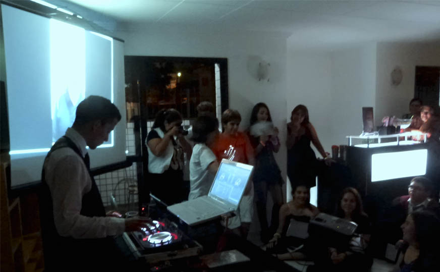 DJ com Telão para Festa Infantil SP DJ com Telão para Festa Infantil em SP