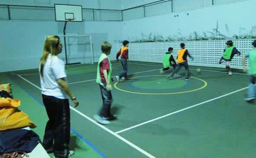 Atividades esportivas em festa teen