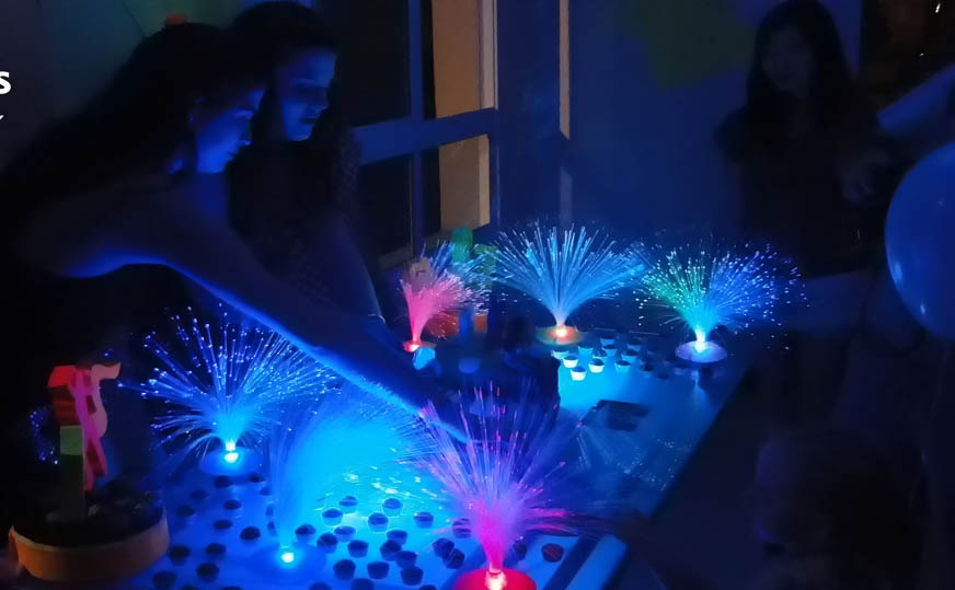 Mesa neon decoração teen