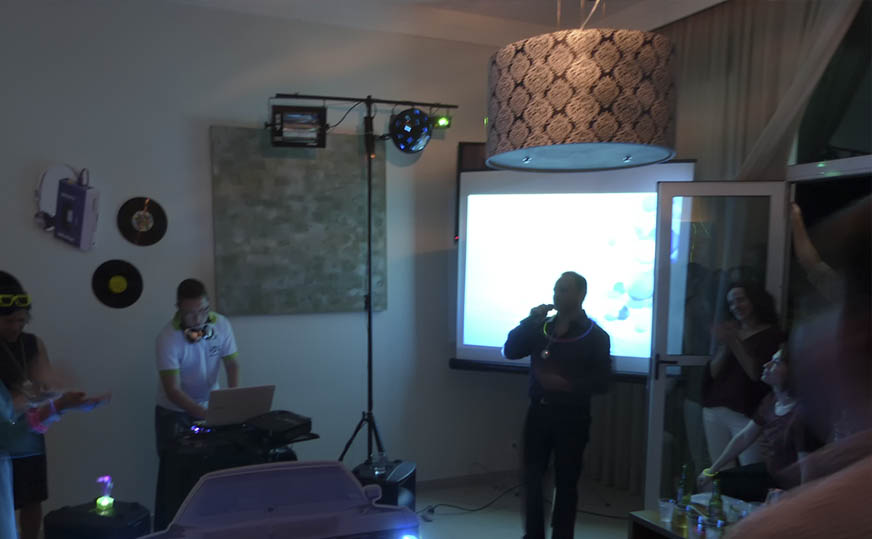 DJ com karaokê para festa teen