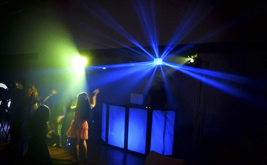 Pista com iluminação e som DJ premium teen
