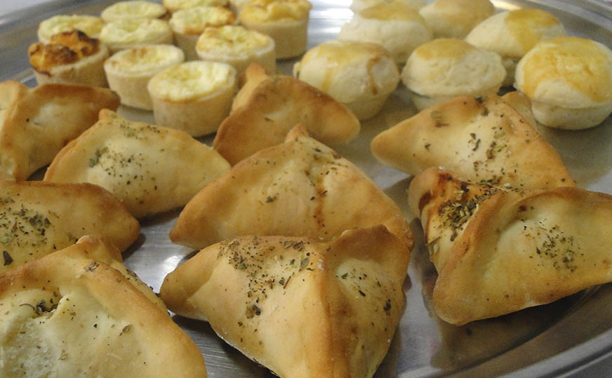 Salgadinhos assados para festa teen